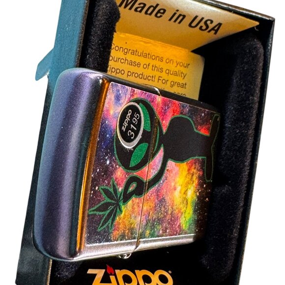 Introducing the Zippo Alien Design Galaxy Print Lighter (Model 49441), a distinc - Picture 5 of 11